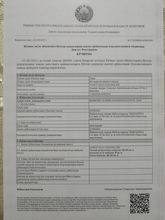 Qorasaroyda 3 xonali uy sotiladi