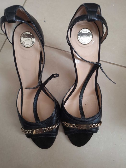 Продавам сандали     CELYN b