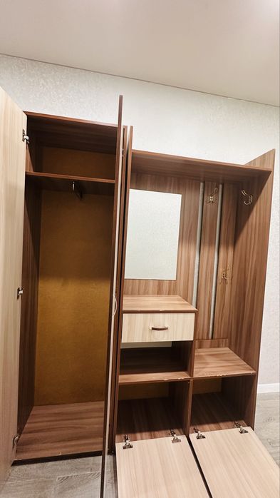 Продам гарнитур для прихожей