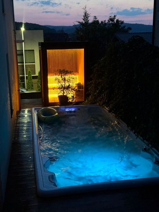 Apartament lux in vilă + curte + piscina / jacuzzi / sauna