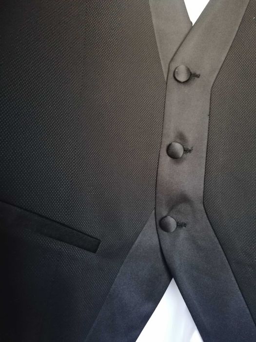 Мъжки официален костюм