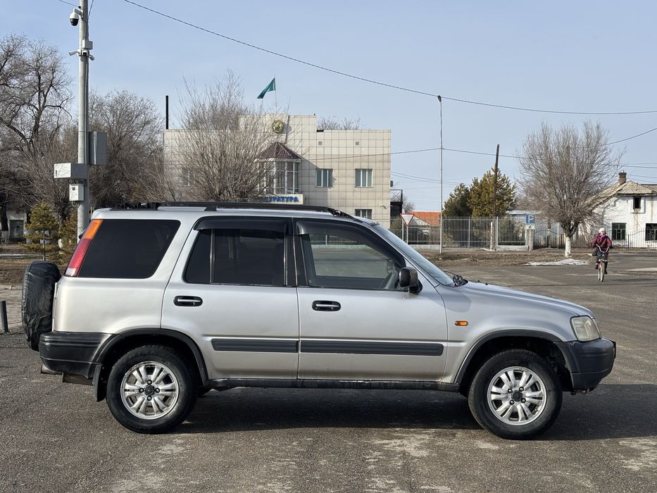 Продам машину Honda CR-V
