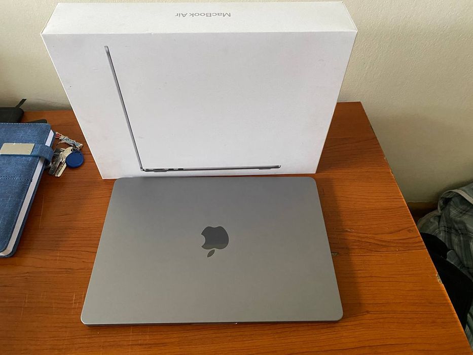 Срочно сатамын MacBook air 13 M2 2022