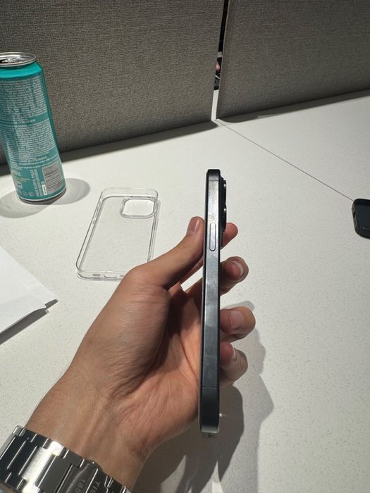 iPhone 15 pro sim/esim