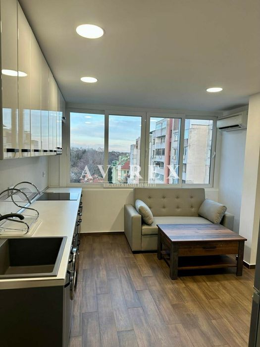 Дава се под наем Двустаен апартамент в Пловдив, Център - 65 кв.м за 588.03 € - Снимка #2