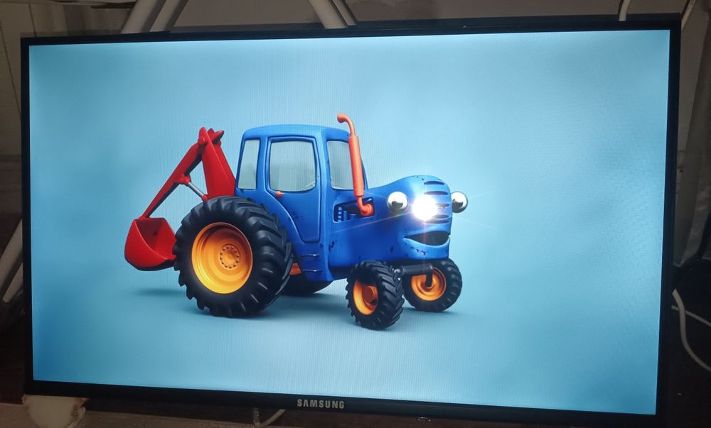 Телевизор смарт Самсунг 81см