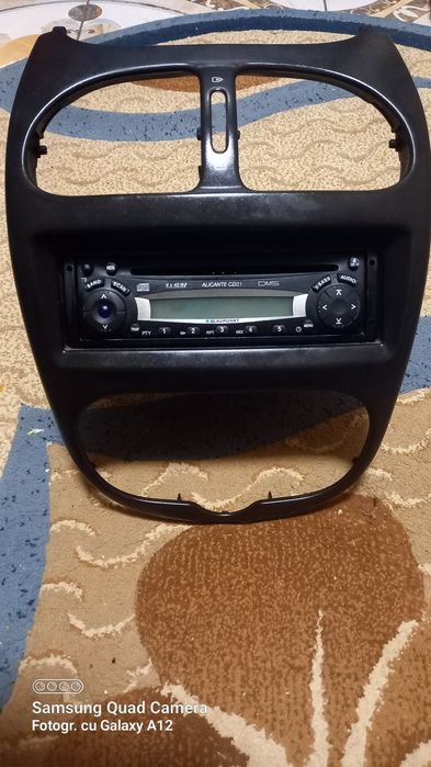 Casetofon auto BLAUPUNKT  MP3 + grilă bord Peugeot 206