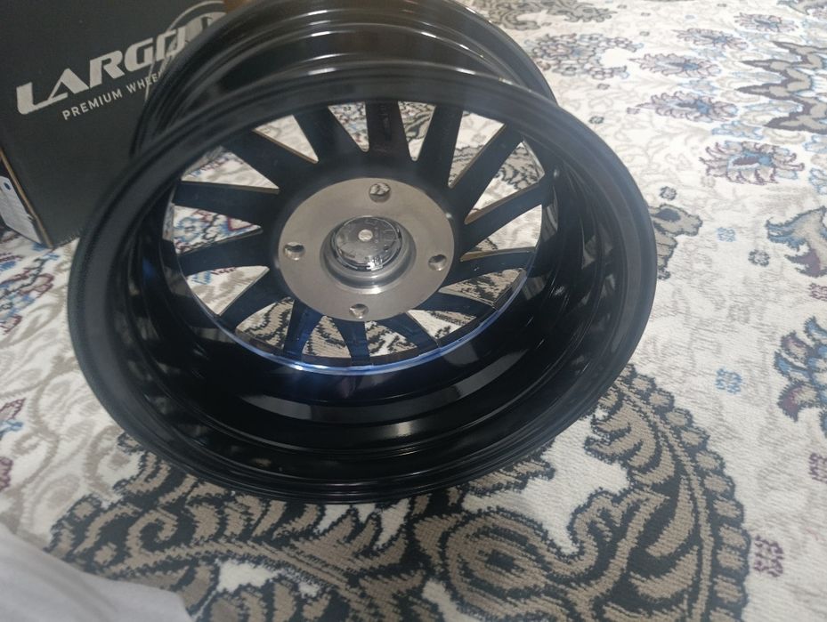 Vossen diska 13 razmerda sotiladi