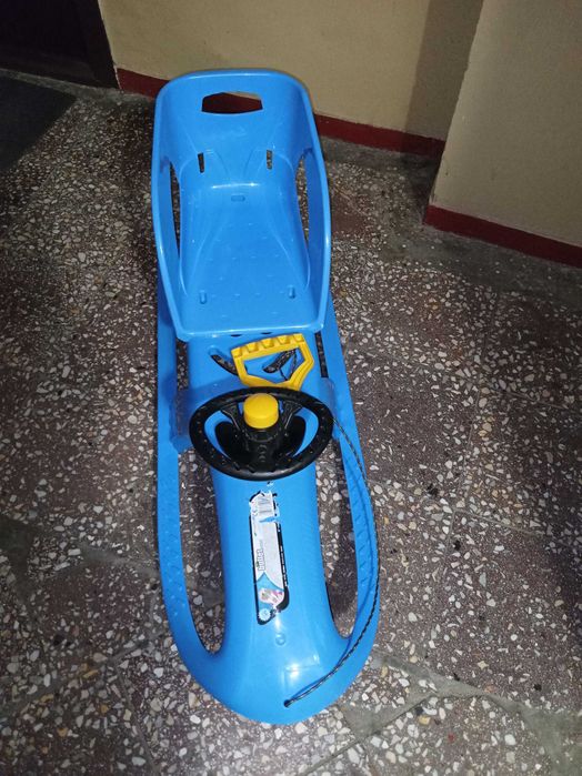 Sanie cu spătar detașabil, stare foarte buna