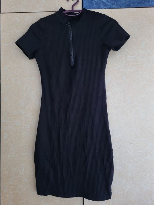 Черна рокля Sinsay