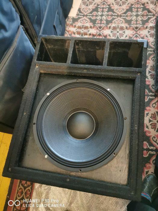 Шест броя 18"бас каси САМО КУТИИТЕ. Цена за два броя 700лв.