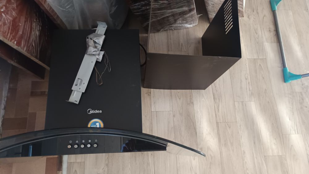 Продам вытяжку медея