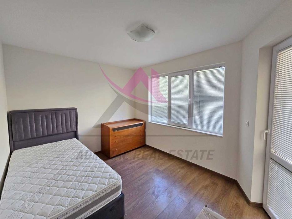 Дава се под наем Тристаен апартамент в Варна, Бриз - 130 кв.м за 850 € - Снимка #4