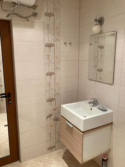 Тристаен апартамент под наем в центъра