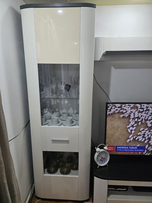 Set mobilier sufragerie,culoare alb-negru