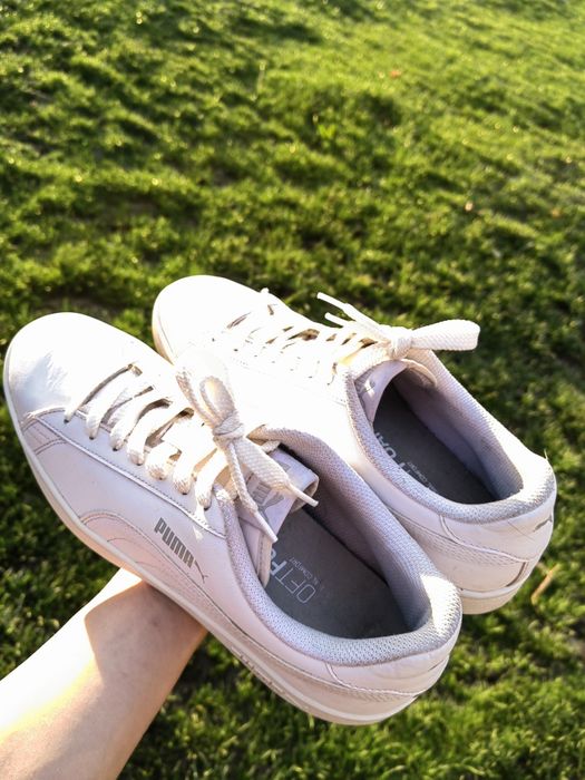 Vând Puma V2 white