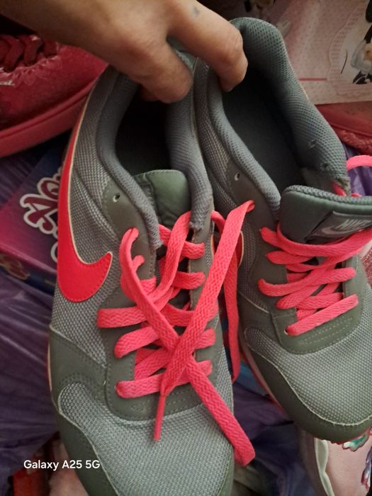 Vand adidași Nike