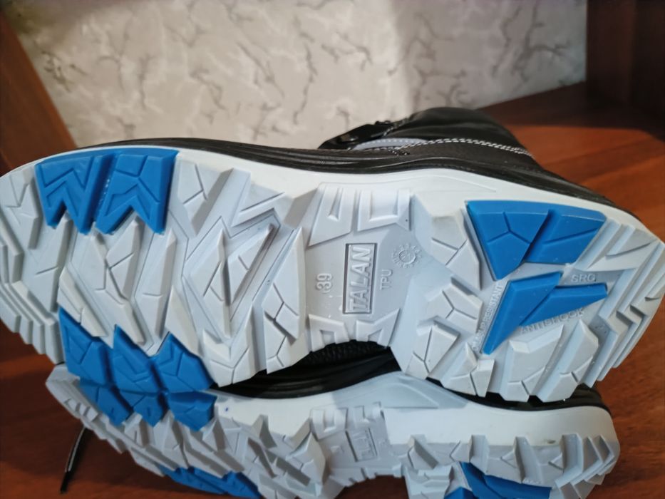 Продам ботинки размер 39