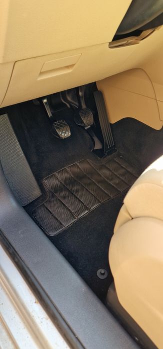 Curat și igienizez tapițerii auto