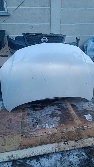 Капот на Nissan Pathfinder