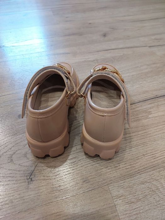 продам детские туфельки