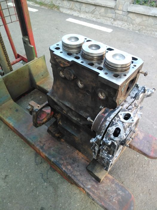 Motor tractor universal 483