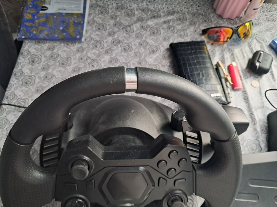 Продаю руль игровой почти новый покупал за 57 тысяч  продаю за 34