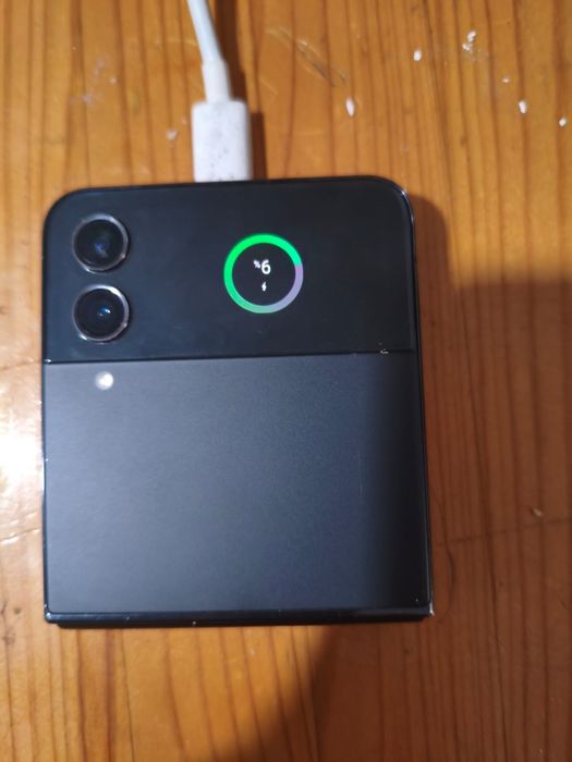 Продам Samsung Z Flip4 8/265