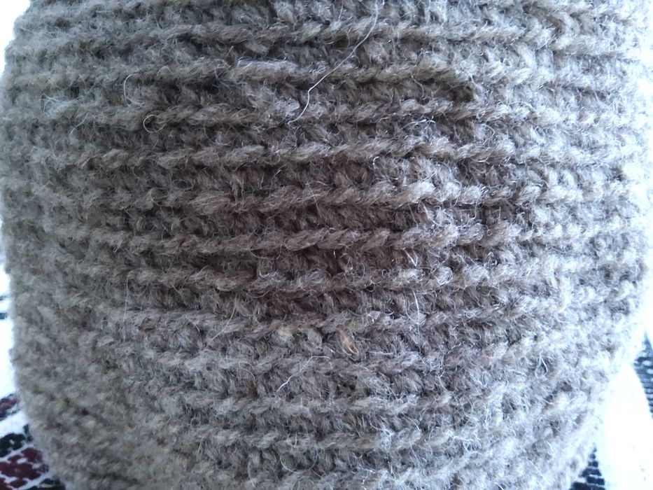 Vând căciulă de lână.