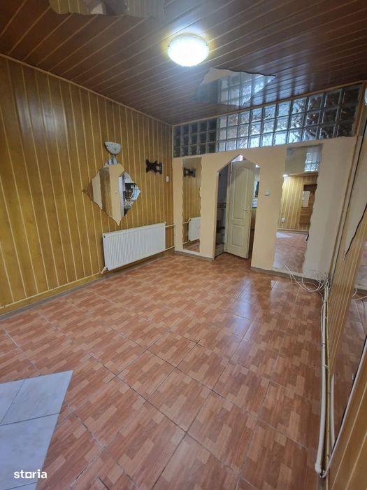 De vanzare garsoniera spatioasa,are baie, centrala termica,Pret 11500e