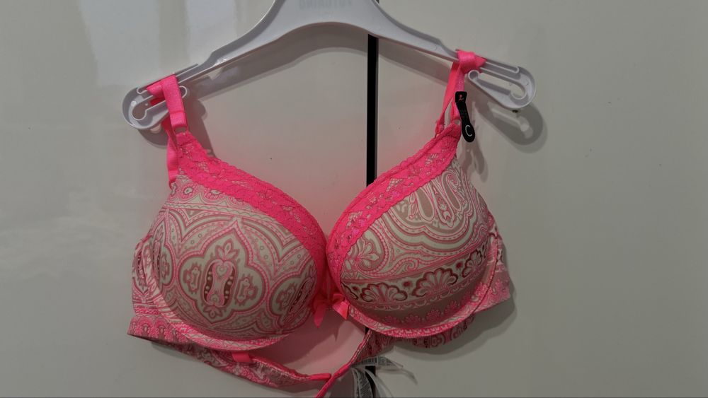 Бюстгалтер яркий