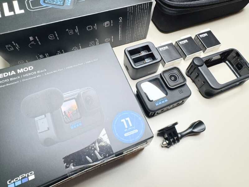 GoPro Hero 11 Black, combo + Media Mod si accesorii