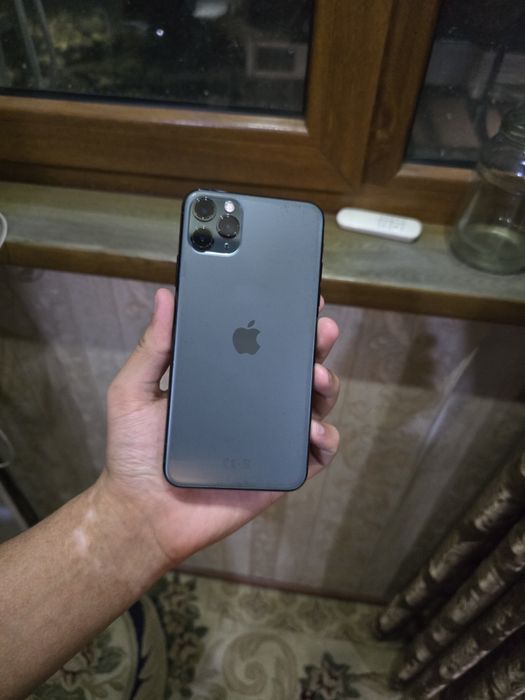 Iphone 11 pro max / 256 / midnight green