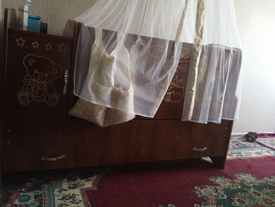 Детская кроватка