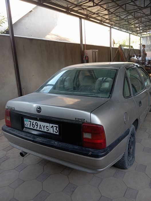 Машина opel vectra