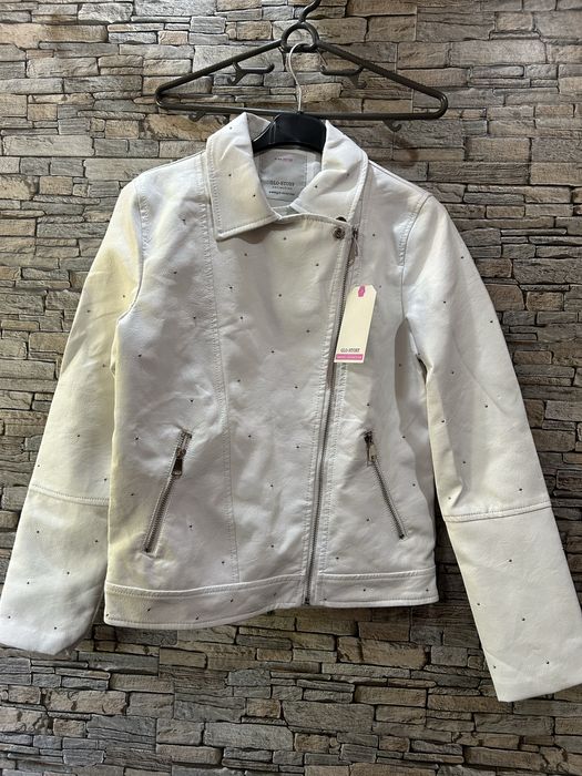 Дамско кожено яке в бял цвят