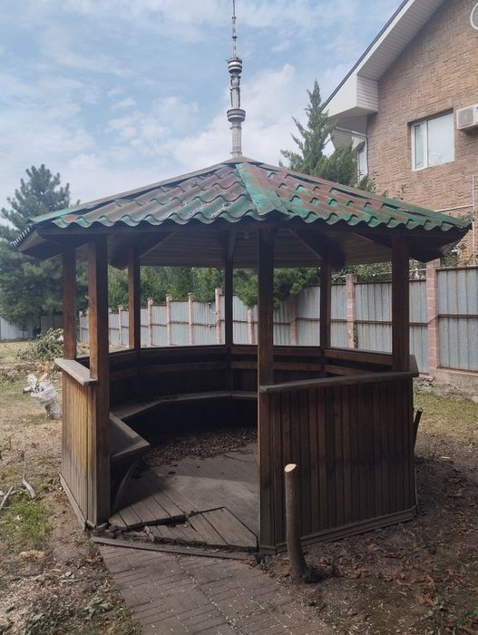 Продам беседку из дерева.
