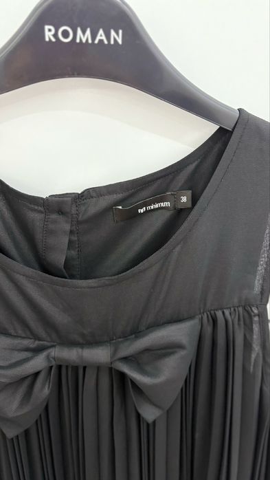 Minimum черна плисирана стилна рокля