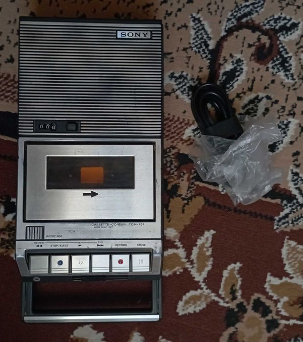 Преносим касетофон SONY TCM-757 (1965год)