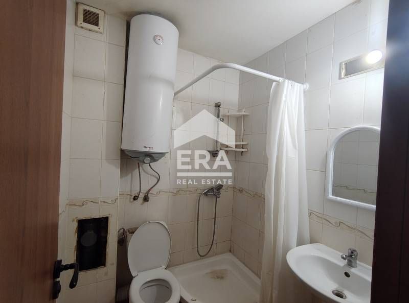 Едностаен ексклузивен апартамент за продажба, преустроен в двустаен, в