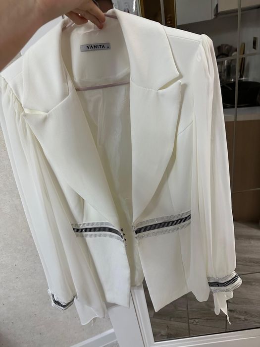 Пиджак белый /.