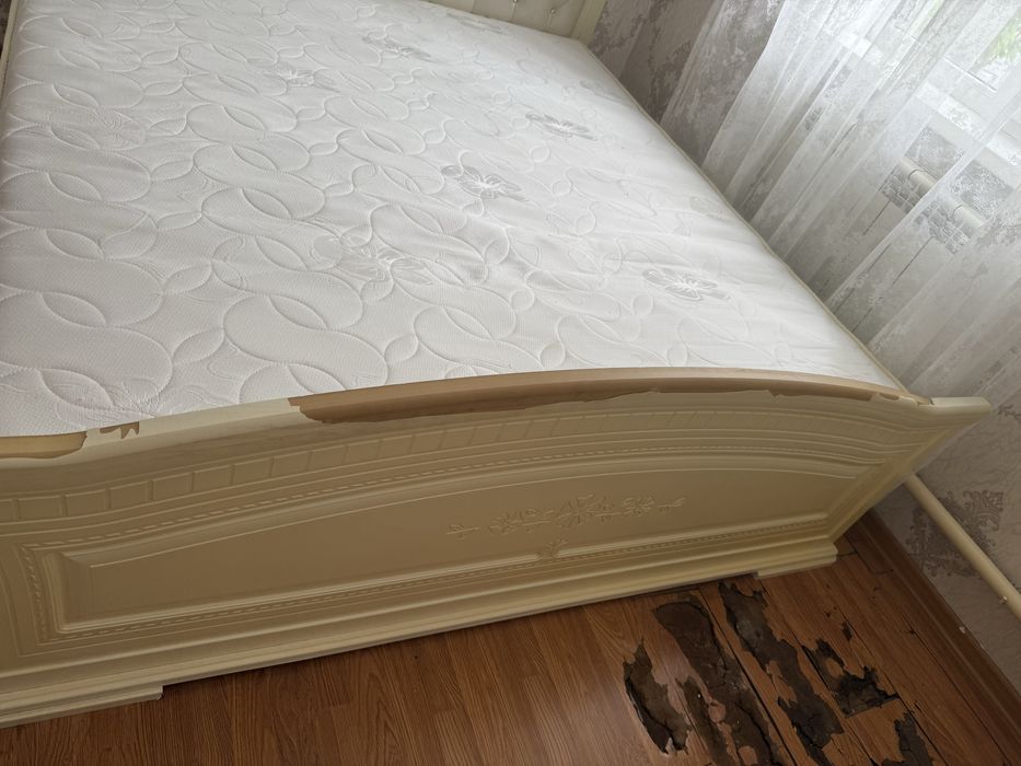 Продам кровать с матрасом