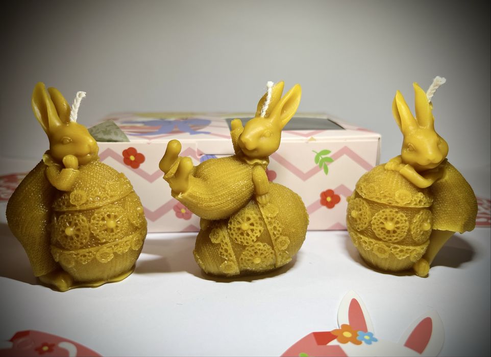 Подаръчна кутия с три Великденски свещи от 100% чист пчелен восък