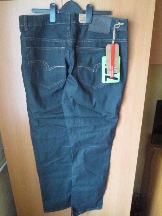vând blugi lee cooper noi cu eticheta