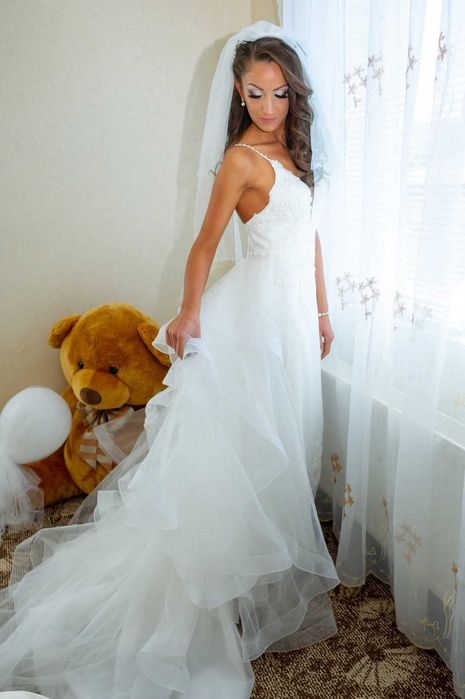 Сватбена бяла рокля + шлейф и воал