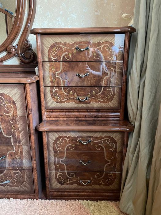 Продам спальный гарнитур