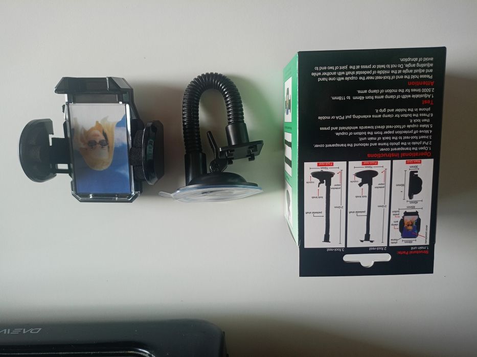 Vând suport auto pentru telefon,gps,reglabil, produs de calitate superioara nou la cutie.