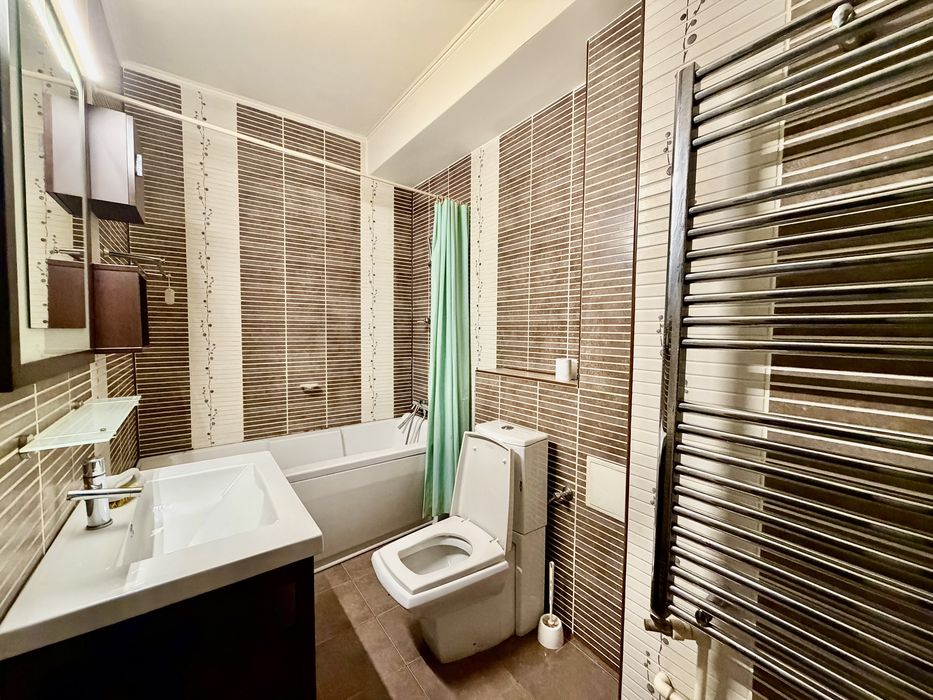 Inchiriez apartament cu 2 camere plus camera de lucru