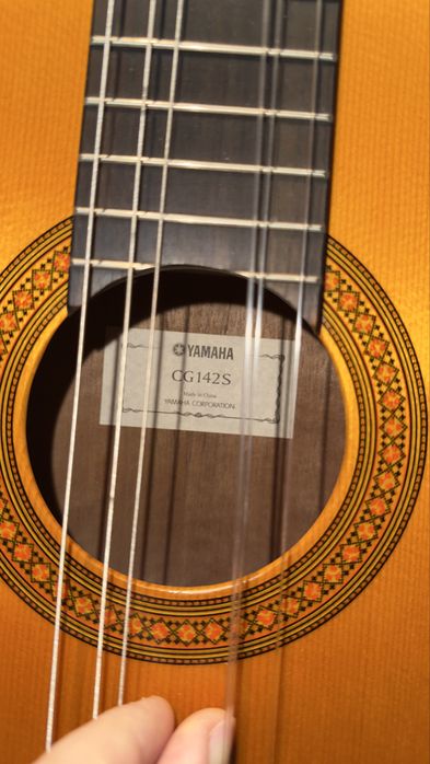 Кейс и классическая гитара yamaha cg142s