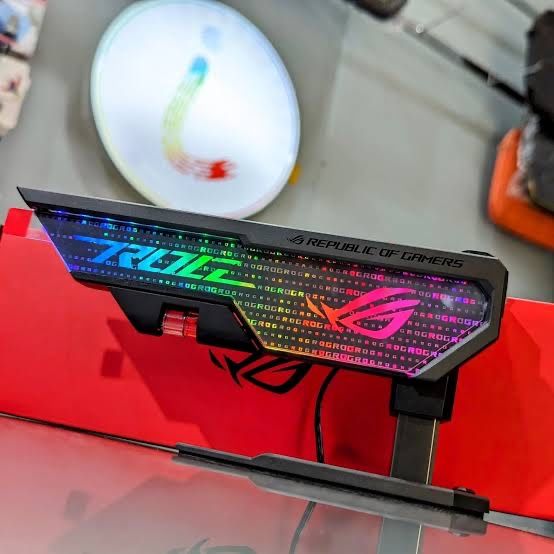 Asus Rog Herculx стойка за видеокарта